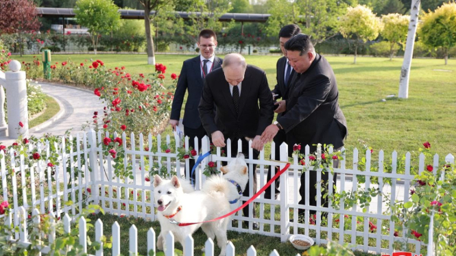 Momen Putin Bersama Kim Jong Un (Doc: KCNA)