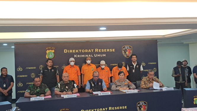 Polda Metro Jaya konferensi pers pengungkapan kasus uang palsu Rp22 miliar.