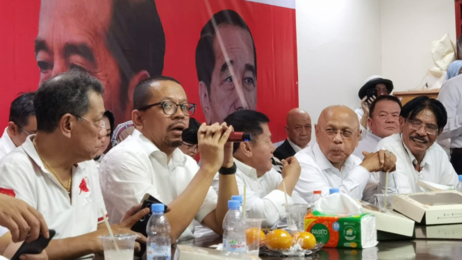 Relawan gelar acara tasyakuran di hari ulang tahun Presiden Jokowi