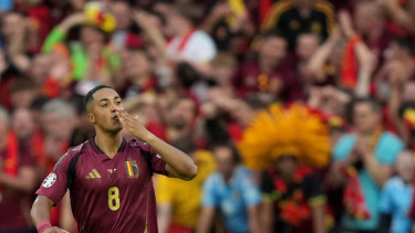Pemain Timnas Belgia, Youri Tielemans rayakan gol