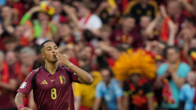 Pemain Timnas Belgia, Youri Tielemans rayakan gol