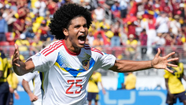 Pemain Timnas Venezuela, Eduard Bello rayakan gol ke gawang Ekuador