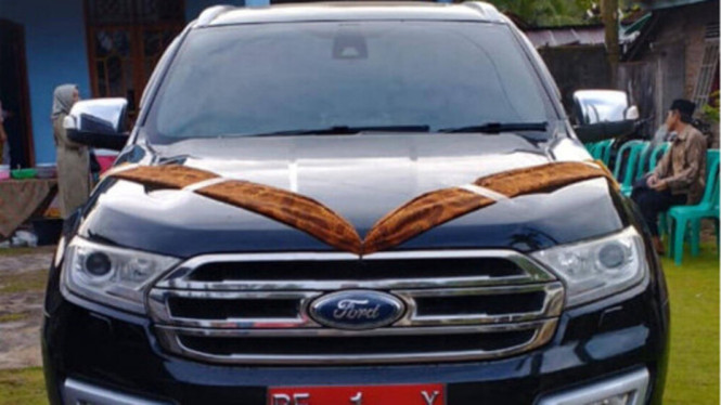 Ford Everest Bupati Lampung disewakan untuk nikah warga