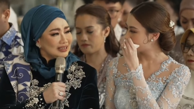 Reza Artamevia Menangis (sumber: Yt Thariq Halilintar)