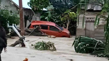 Banjir bandang merendam rumah warga di Desa Sienjo, Kecamatan Toribulu, Parigi Moutong, Sulawesi Tengah, Minggu, 23 Juni 2024.