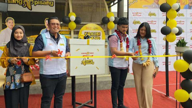 Ketua Umum PSI Kaesang Pangarep dan Pemilik Kebab Turki Baba Rafi Hendy Setiono