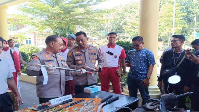 Kapolda Sumbar Irjen Pol Suharyono saat memberikan keterangan pers di Padang