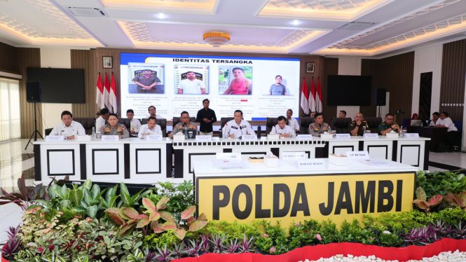 Menteri Agraria dan Tata Ruang/Kepala Pertanahan Nasional (ATR/BPN) Agus Harimurti Yudhoyono dan PJU Polda Jambi Konferensi Pers Terkait Tanah  