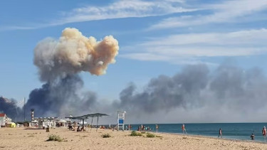 VIVA Militer: Serangan rudal Ukraina di pantai Krimea