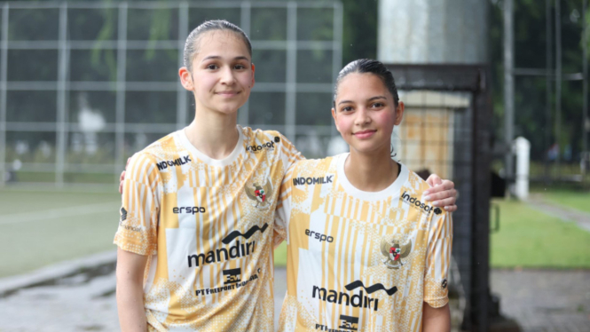 Noa Leatomu (kiri) dan Estella Loupatty