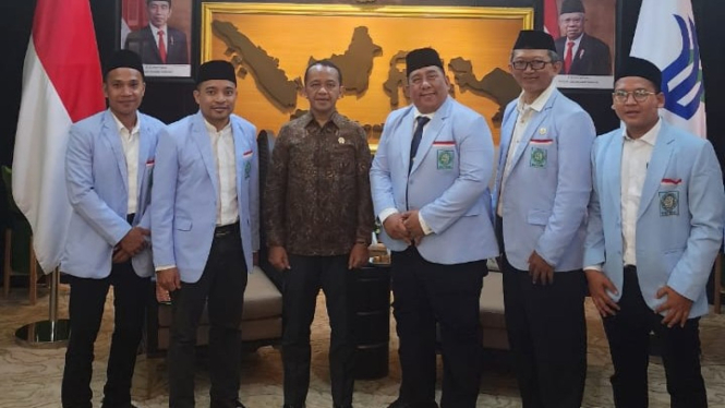 Menteri Bahlil Lahadalia dan pengurus BKPRMI.