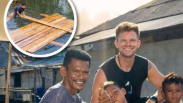Bule Denmark perbaiki jembatan