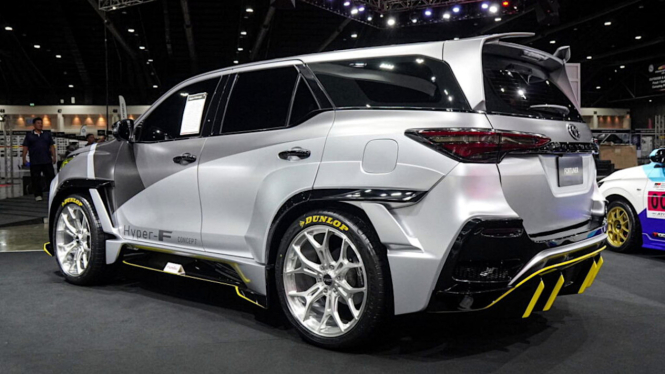 Mobil konsep Hyper-F berbasis Toyota Fortuner