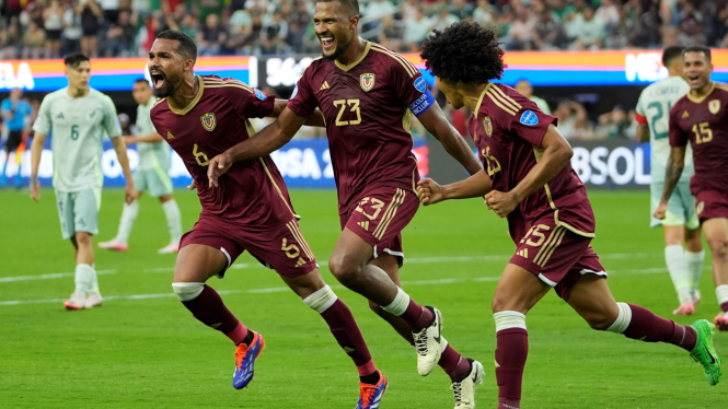 Pemain Timnas Venezuela, Salomon Rondon rayakan gol