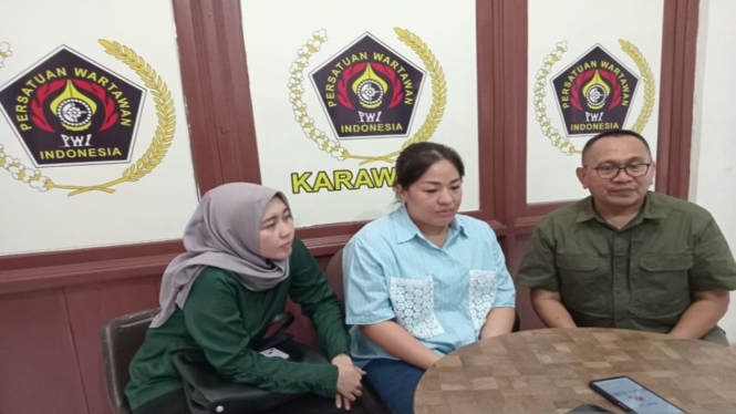 Stephanie Sugianto (tengah) seorang anak yang memperkarakan ibu kandungnya
