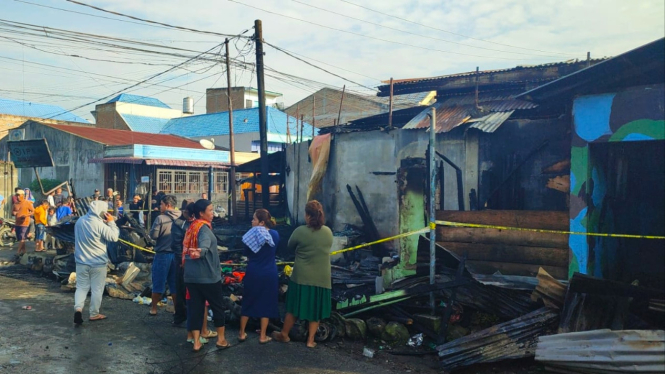 Rumah terbakar di Kabupaten Karo.(istimewa/VIVA)
