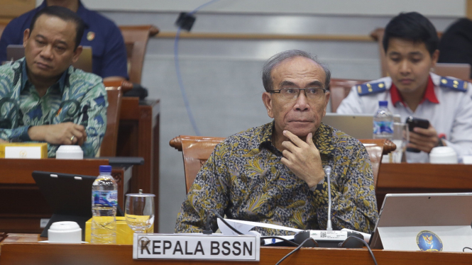 Kepala BSSN Hinsa Siburian Raker dengan DPR Terkait Pembobolan Data dan Judi Onl