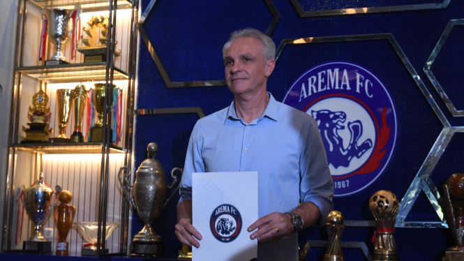 Perkenalan pelatih Arema FC Joel Cornelli 