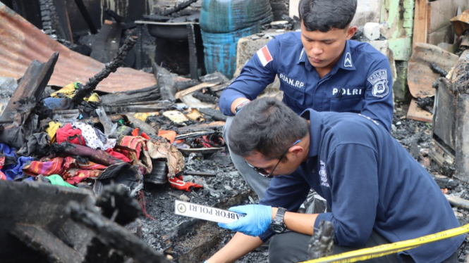 Rumah terbakar di Kabupaten Karo.(dok Polres Tanah Karo)