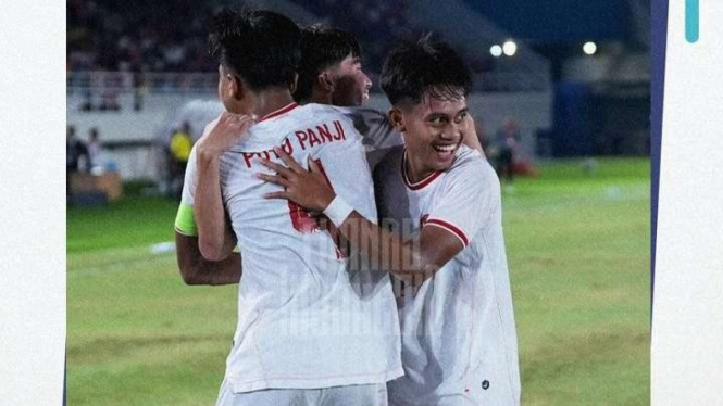 Pemain Timnas Indonesia U-16 rayakan gol