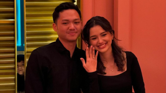 Azriel Hermansyah Melamar Sarah Menzel