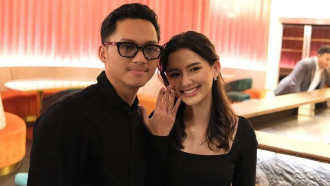 Azriel Hermansyah Lamar Sarah Menzel