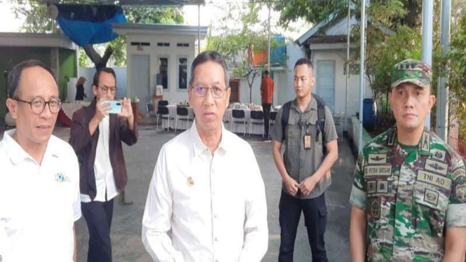 Penjabat (Pj) Gubernur DKI Jakarta Heru Budi Hartono di kawasan Tegal Alur.
