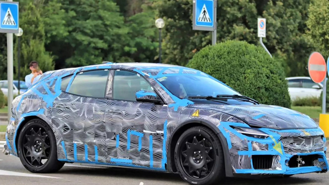 Ferrari EV tertangkap kamera tes uji jalan