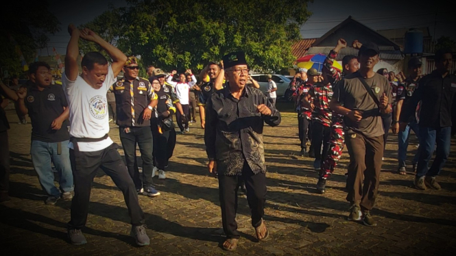 VIVA Militer : Pak Udin bergerak lincah di konser 3 pilar