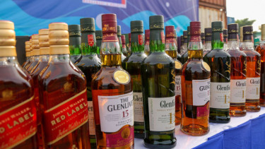 Bea Cukai Batam Tindak Penyelundupan Puluhan Ribu Botol Miras Ilegal