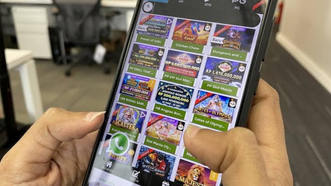 Judi online sedang marak di dalam negeri. 