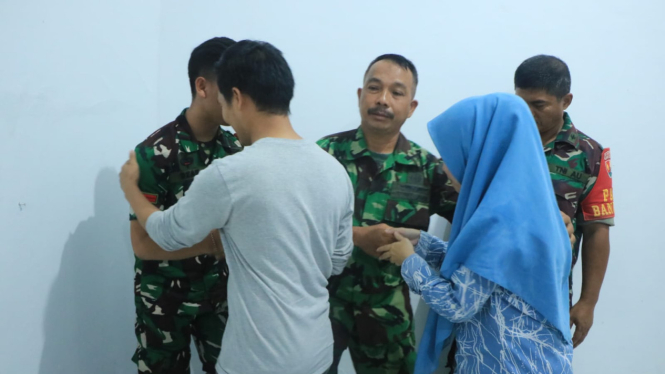 Foto 3 Oknum TNI dengan Taksi Online Ribut Berujung Damai