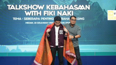 Fiki Naki hadiri sebagai pembicara talkshow kebahasaan di Kampus UMSU.(dok UMSU)