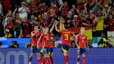 Pemain Timnas Spanyol rayakan gol Nico Williams.