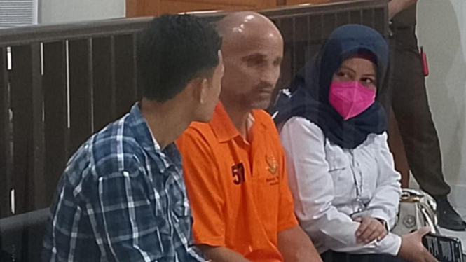Vladimir Kasarski, warga asal Rusia menjalani sidang di Pengadilan Negeri Palembang dalam kasus peretasan ATM.