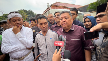 Ayah Pegi Setiawan dan tim kuasa hukumnya menghadiri praperadilan