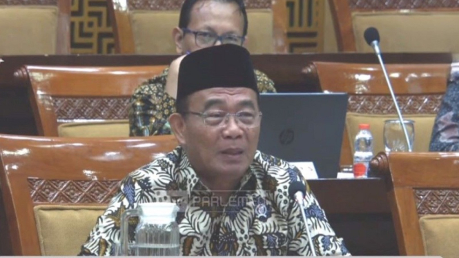 Menko PMK Muhadjir Effendy saat RDPU di Komisi X DPR RI 