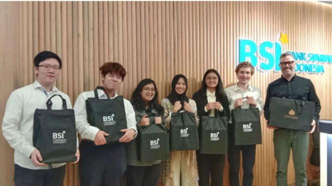 Mahasiswa luar negeri mengikuti magang di BSI