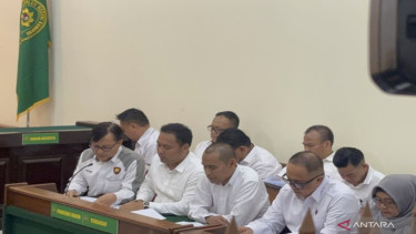 Tim hukum dari Polda Jabar saat menjalani sidang praperadilan Pegi Setiawan