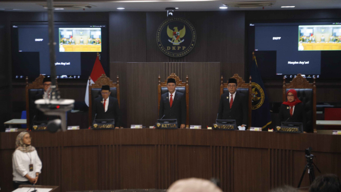 DKPP Berhentikan Ketua KPU Hasyim Asy'ari