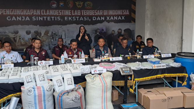 Pabrik narkoba terbesar di Indonesia diungkap polisi di Kota Malang
