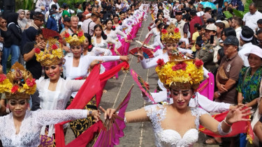 Joget Bungbung kolosal di Desa Panglipuran Bali