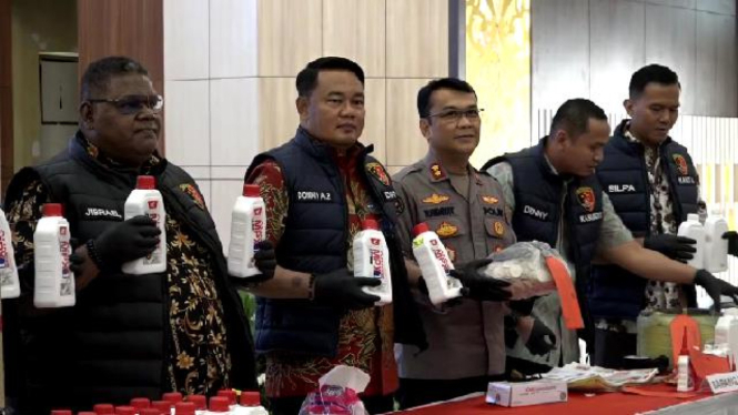 Polda Lampung bongkar sindikat oli palsu merek AHM di Tangerang