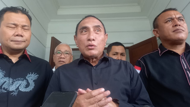 Bacalon Gubernur Sumut, Edy Rahmayadi diwawancarai usai menjalani tes wawancara di Kantor DPD PDIP Sumut, Kota Medan.(B.S.Putra/VIVA)