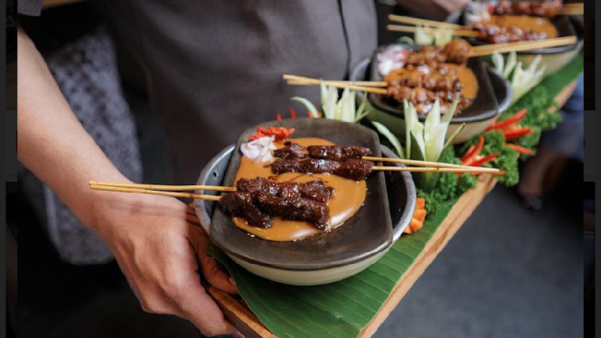 Sate, salah satu menu otentik Sarirasa Group