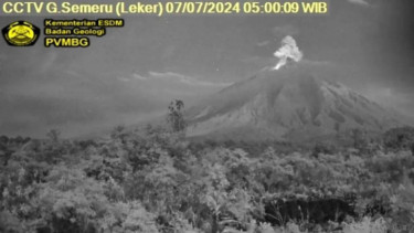 Gunung Semeru Erupsi Pada Minggu Pagi, Letusan Abu Setinggi 1.000 Meter