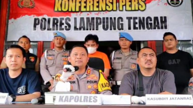 Polisi rilis kasus warga tewas kena tembakan senpi anggota DPRD Lampung Tengah.