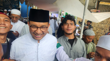 Anies Baswedan di acara pernikahan putri Habib Rizieq