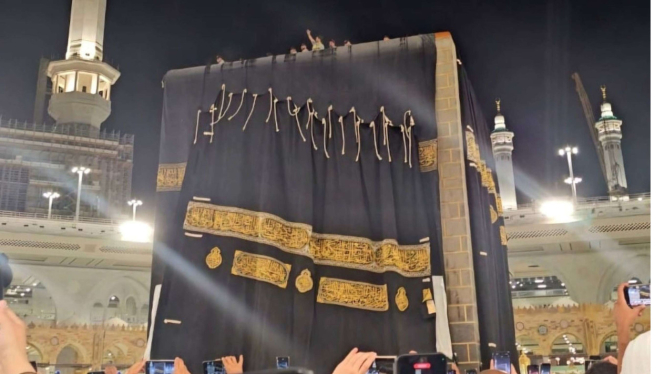 Proses penggantian Kiswah Ka'bah 1 Muharram 1446H