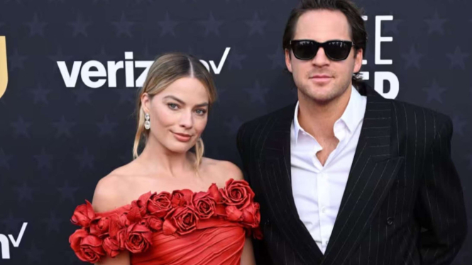 Margot Robbie dan Tom Ackerley